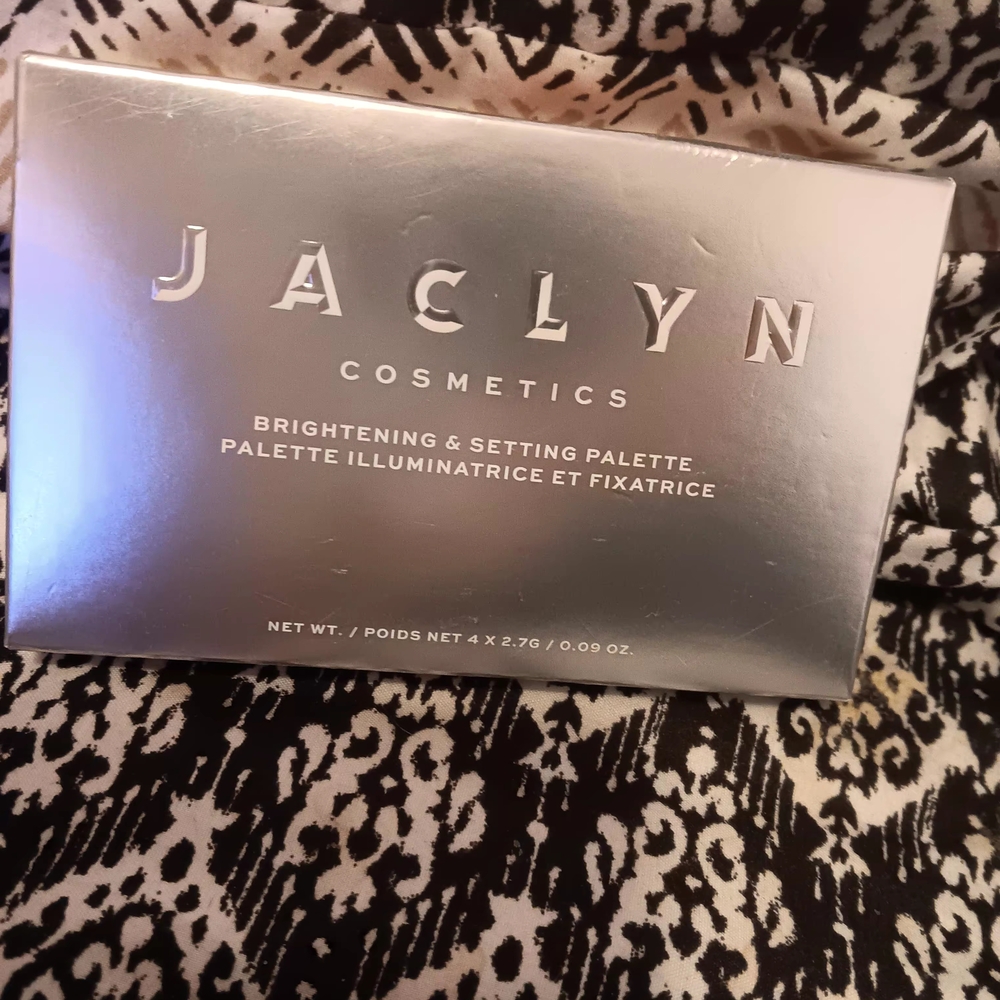 JACLYN Cosmetics Brightening & Setting Palette Banana Flower Powder 4 Shades New